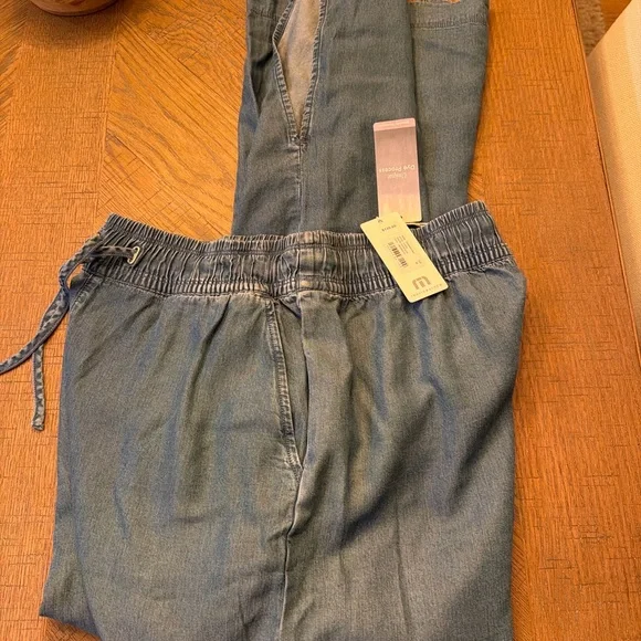 NWT Travis Matthews Wide-Leg Pants with Side Slits - Picture 14 of 16